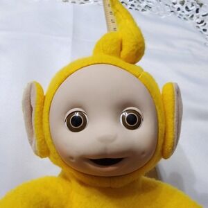 Vintage 1998 Playskool Teletubbies Laa-Laa Yellow Plush 14 Inch Toy 57214